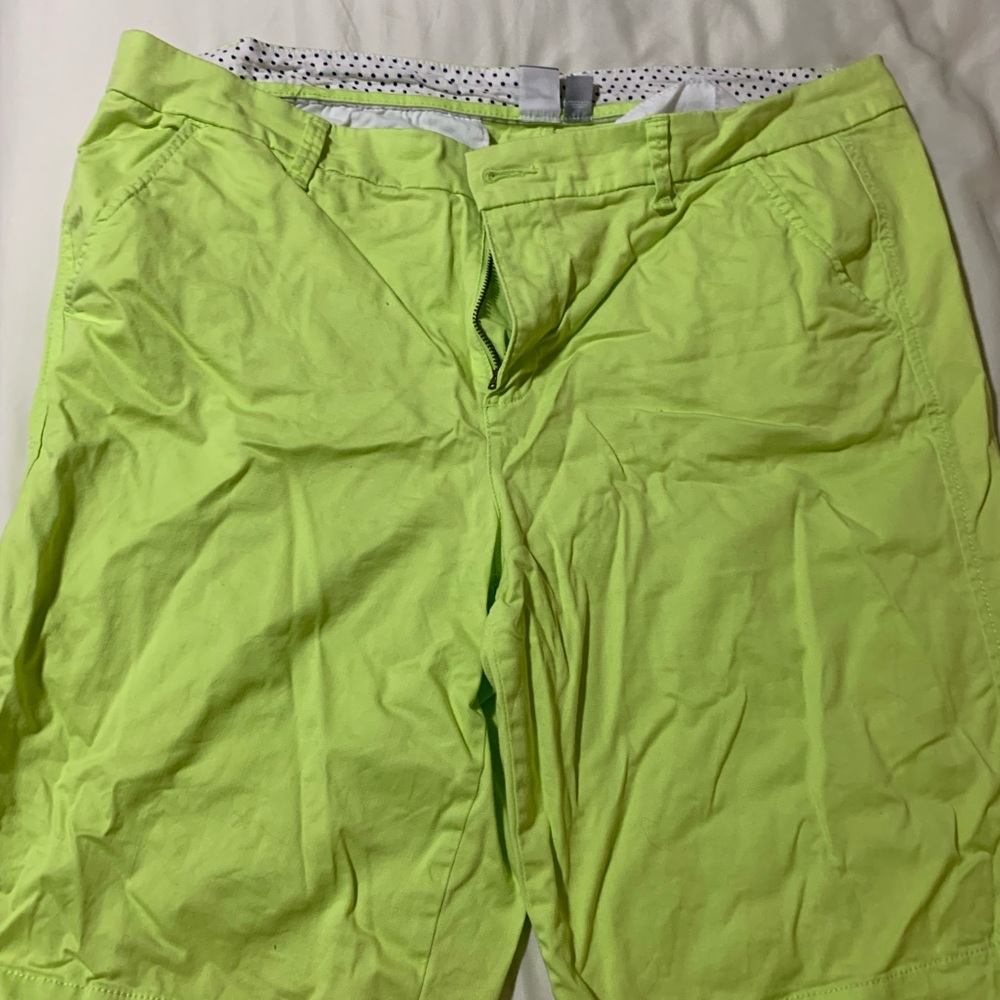 Women’s soft and stretchy bermuda shorts
